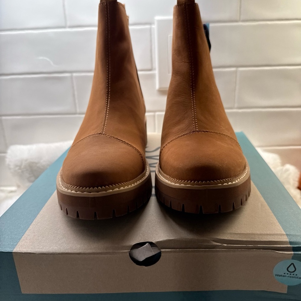 Toms Dakota Tan leather Ankle Boots with Chunky Sole and Elastic Side Panels